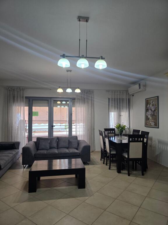 APARTAMENT 2+1 PER QIRA TEK KOPSHTI ZOOLOGJIK