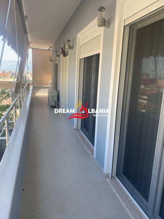 Villa in vendita nella zona di Yrsheku a Tirana (ID 4151117)