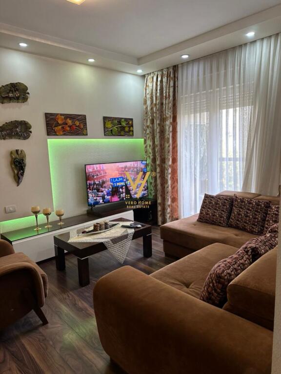 AFFITTASI APPARTAMENTO 3+1+BLK IN ZONA KOMUNALE. CONTATTO, EX PARCO 95.000 LEKE
