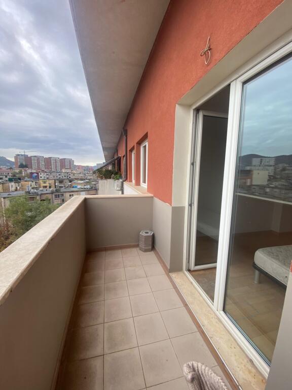 Affittasi appartamento 2+1+2 bagni+1 balcone Via "Irfan Tomini", ultima fermata della nuova Tirana