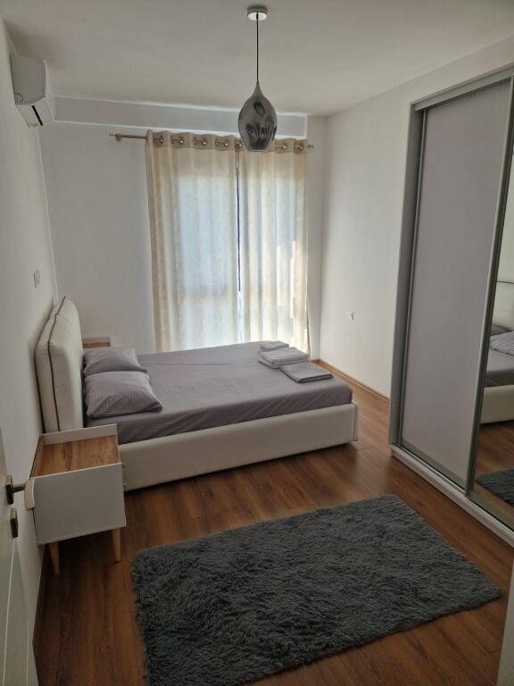 🔑 Jepet me qira hyrje 1+1 📍 Farmacia 10