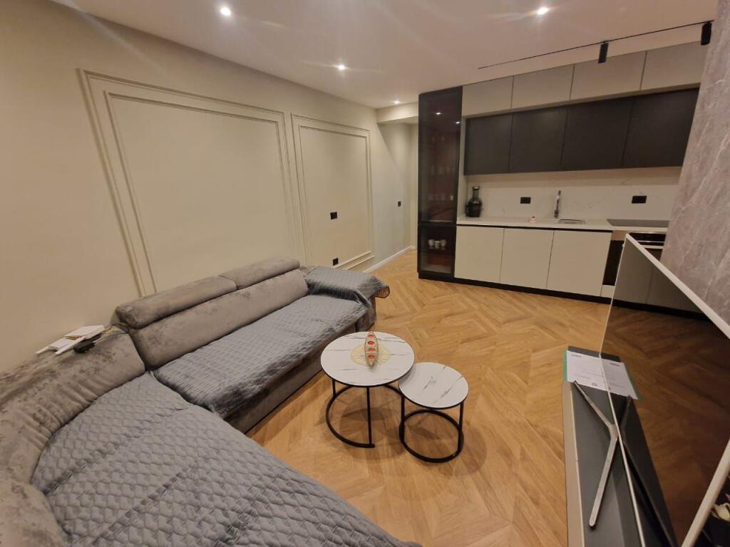 Shitet apartament lluksoz brenda rezidences "Kodra e Diellit"