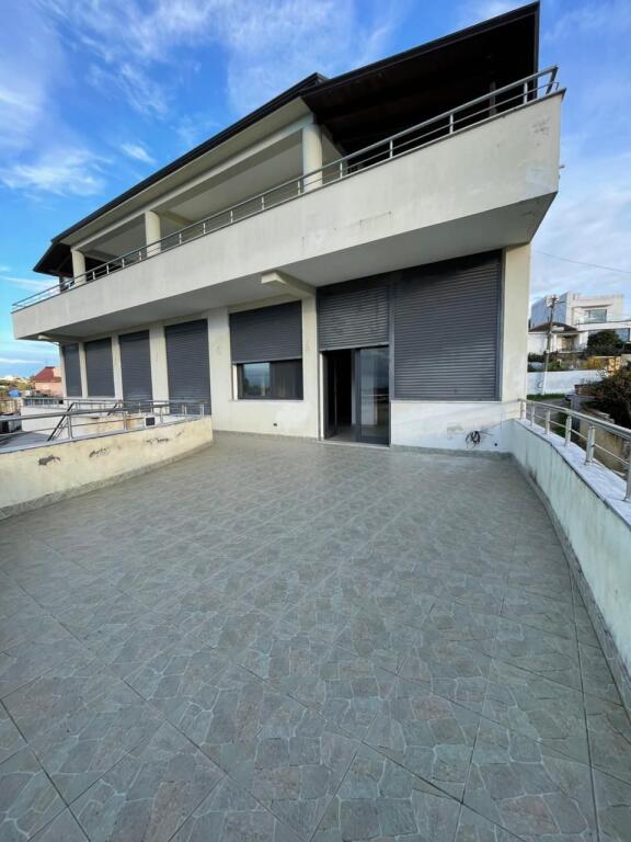 🏡 CASA PRIVATA CON 2 NEGOZI E 2 AMBIENTI IN VENDITA O IN AFFITTO