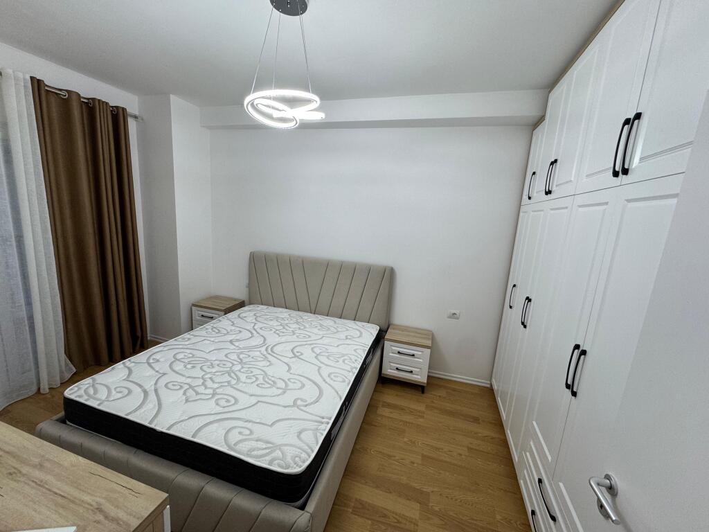 Apartment 1+1 for rent – opposite Ring Center, Zogu i Zi 💶 Price: 700 € / month 🏢 Floor: 6 🛗 Building with 2 elevators