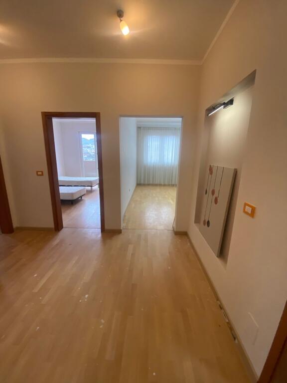 Affittasi appartamento 2+1+2 bagni+1 balcone Via "Irfan Tomini", ultima fermata della nuova Tirana