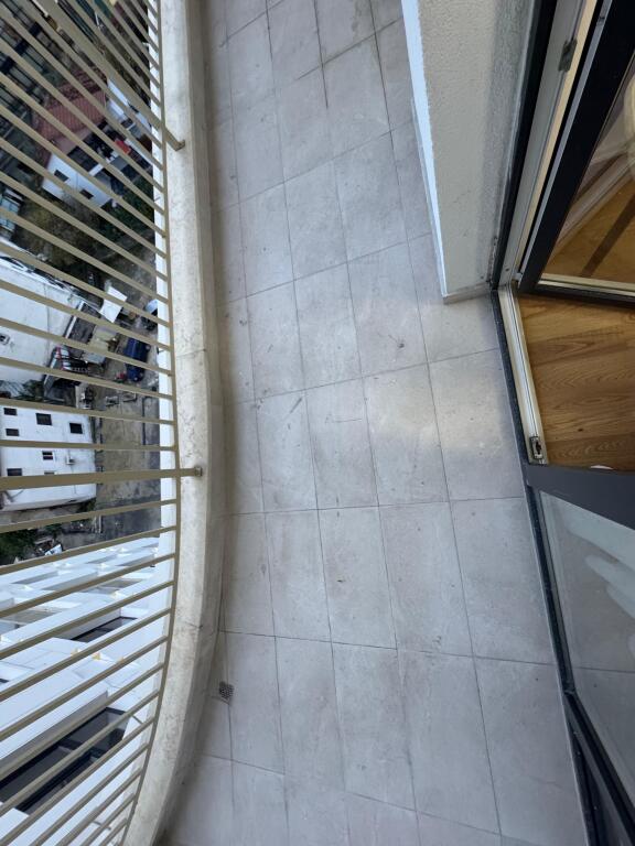 Apartment 1+1 for rent – opposite Ring Center, Zogu i Zi 💶 Price: 700 € / month 🏢 Floor: 6 🛗 Building with 2 elevators