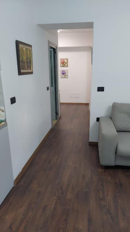 Me Qira – Apartament 1+1 pranë Markates