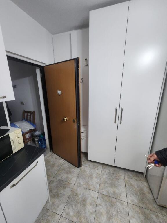 1+1,furnished, commune of Paris, price 650 euro