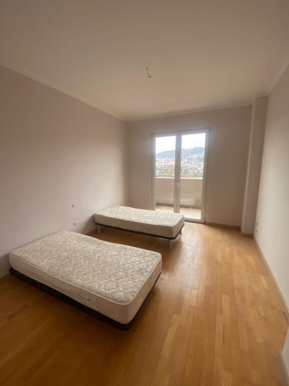 Affittasi appartamento 2+1+2 bagni+1 balcone Via "Irfan Tomini", ultima fermata della nuova Tirana