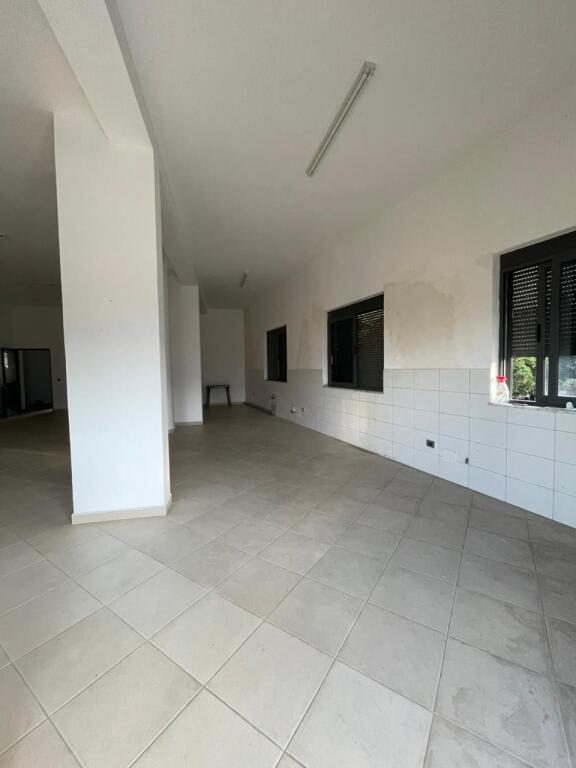 🏡 CASA PRIVATA CON 2 NEGOZI E 2 AMBIENTI IN VENDITA O IN AFFITTO