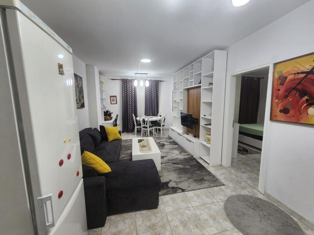 1+1,furnished, commune of Paris, price 650 euro