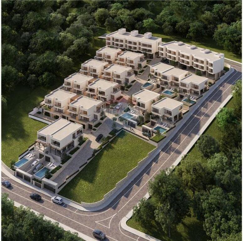 Villa di 3 piani in vendita con vista sul mare a Ujë të Ftohtë