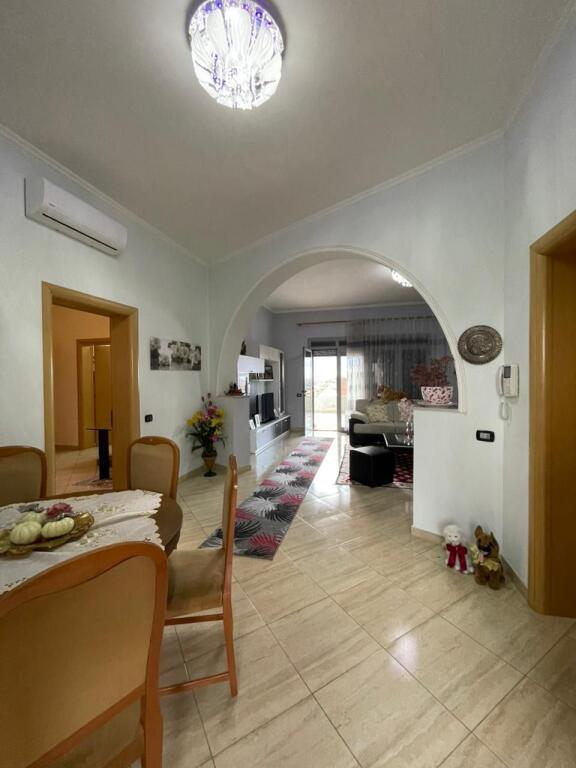 🏡 CASA PRIVATA CON 2 NEGOZI E 2 AMBIENTI IN VENDITA O IN AFFITTO