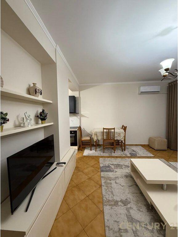 APPARTAMENTO 2+1 IN AFFITTO NEL COMUNE DI PARIGI! 700 € /Mese Sup. Totale 110m2
