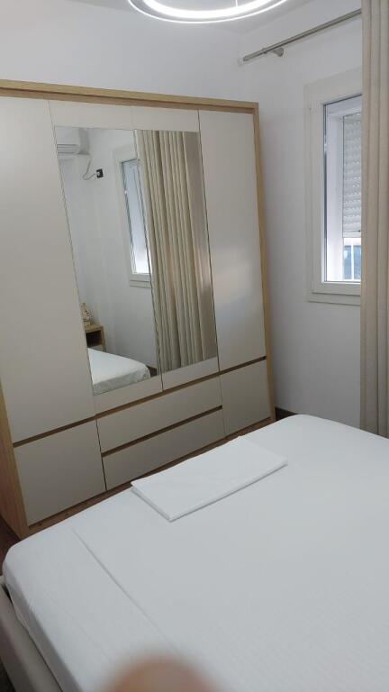 Me Qira – Apartament 1+1 pranë Markates