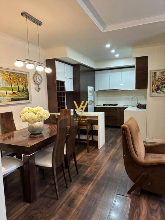 AFFITTASI APPARTAMENTO 3+1+BLK IN ZONA KOMUNALE. CONTATTO, EX PARCO 95.000 LEKE