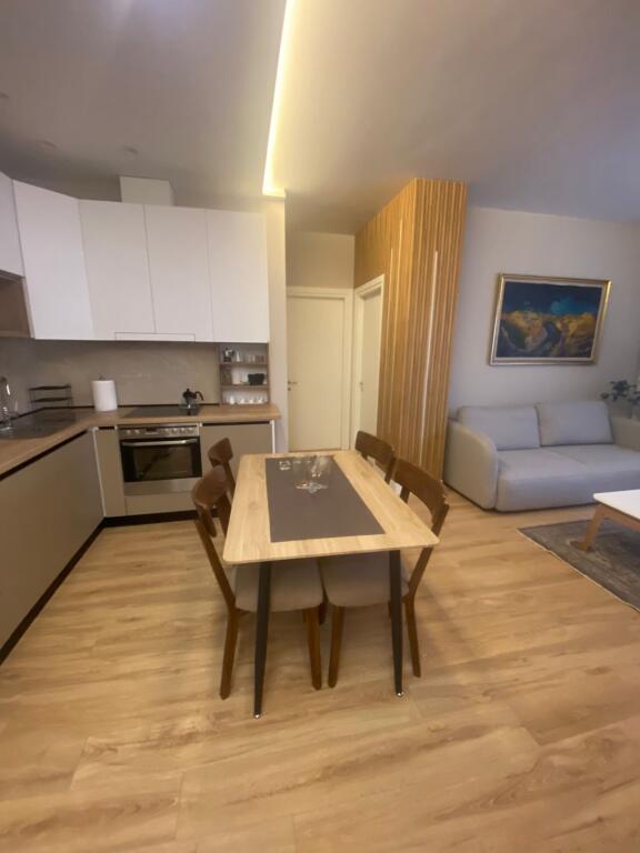 Appartamento 2+1+1 con balcone in affitto 📍via "Irfan Tomini"