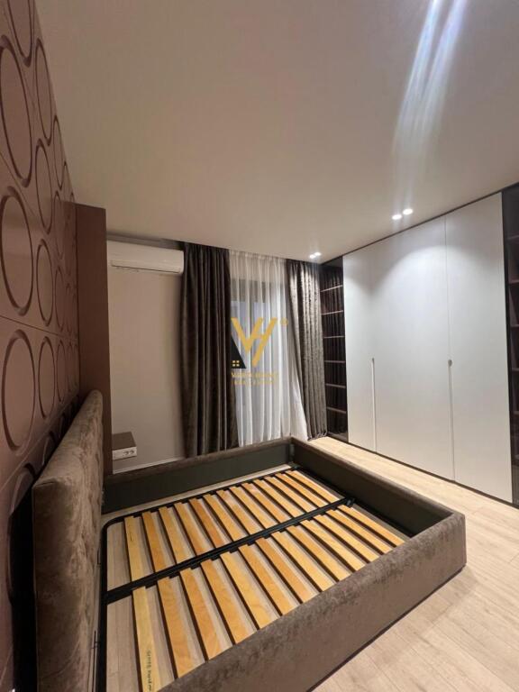 JEPET APARTAMENT 3+1+2+3BLK ME QIRA TE RRUGA E KOSOVAREVE 2.500 EURO