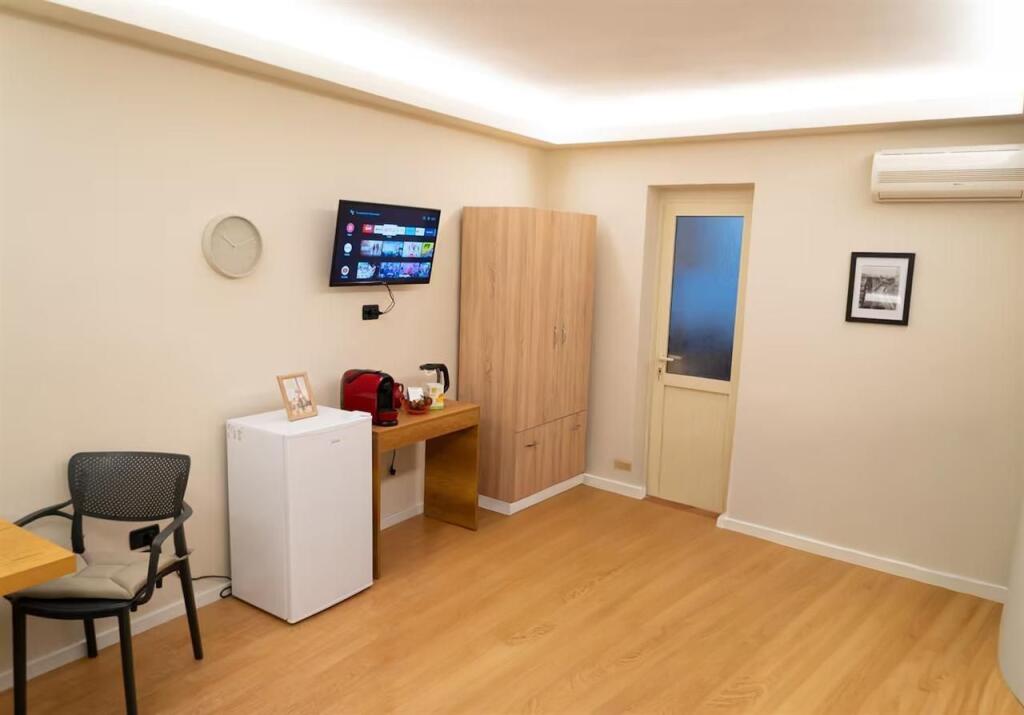 UFFICIO IN AFFITTO 25 M2 PAZARI I RI 480 EURO