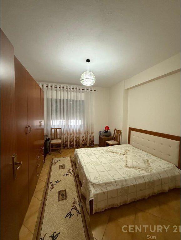 APPARTAMENTO 2+1 IN AFFITTO NEL COMUNE DI PARIGI! 700 € /Mese Sup. Totale 110m2