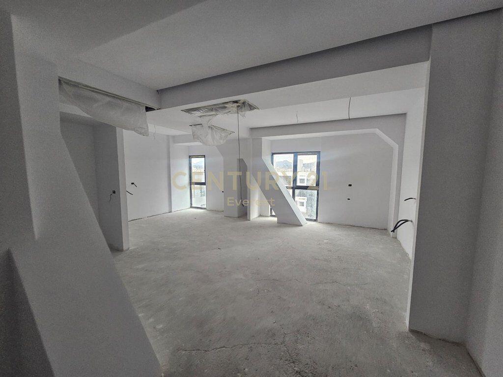 Apartment 1+1 for sale adapted for office – Square 21 Complex