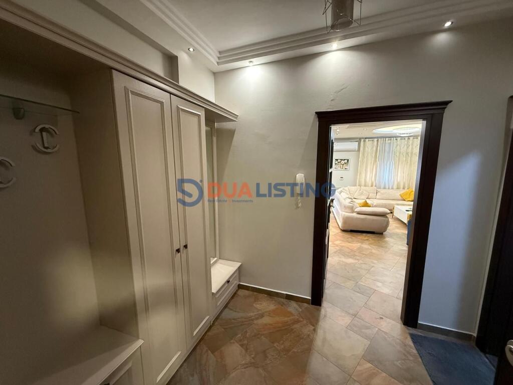 Rent 3+1 apartment with two parking spaces 📍Zogu I Boulevard