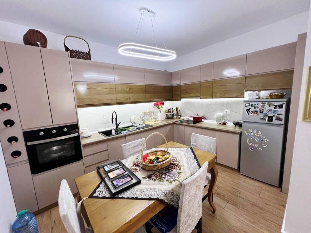 SUPER SUPER PRICE! 📣1450 euro/m2📣  📍Shkoze, Tom Doshi Complex