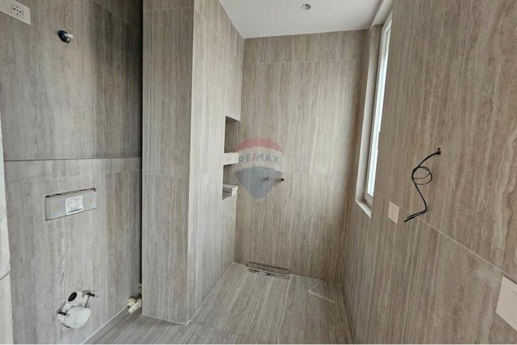 Shitet Apartament 2+1+2 te Ish Tregu Elektrik