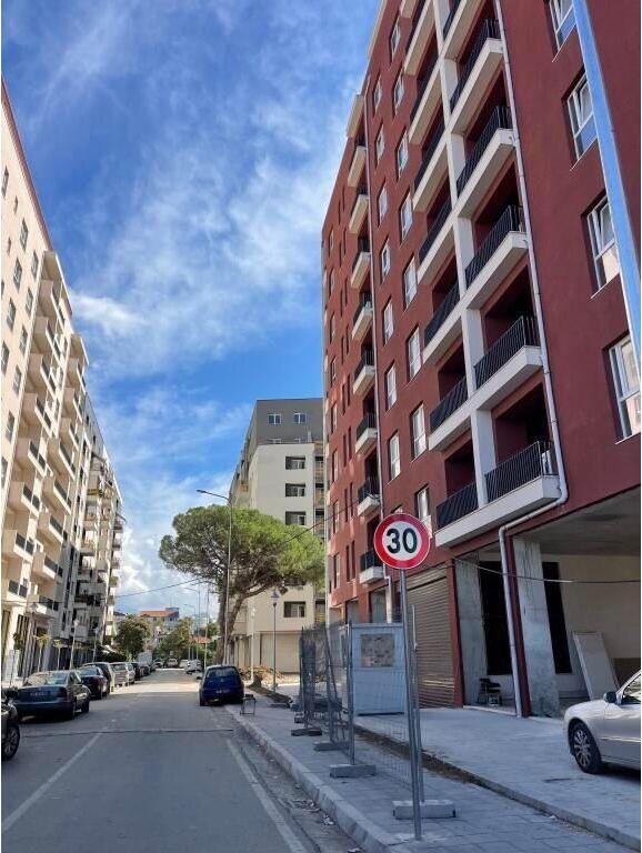 Shitet Apartament 2+1 te Kompleksi Aura ne Rr. Dritan Hoxha