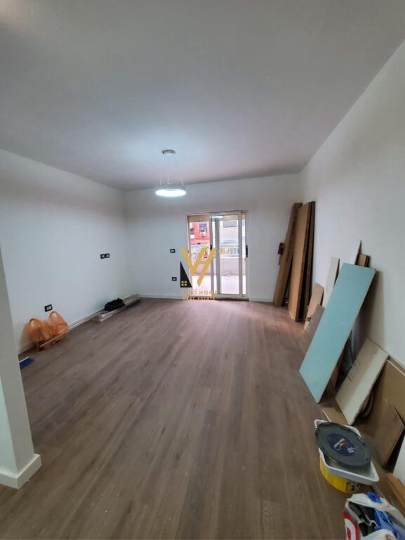 VENDESI APPARTAMENTO 1+1 A KOMUNA E PARISIT 180.000 EURO