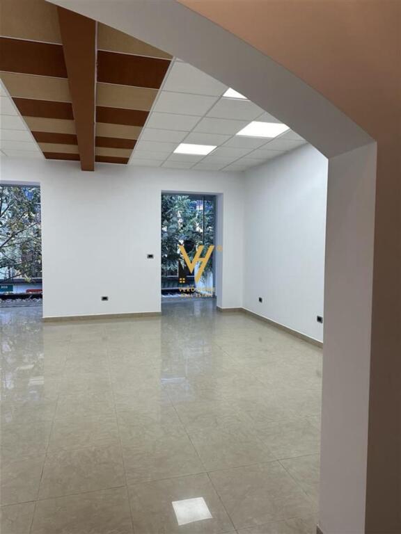OFFICE 100 M2 FOR RENT IN BLLOKU 100,000 LEKE