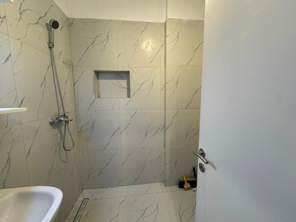 Apartament 1+1, Fusha Aviacionit!