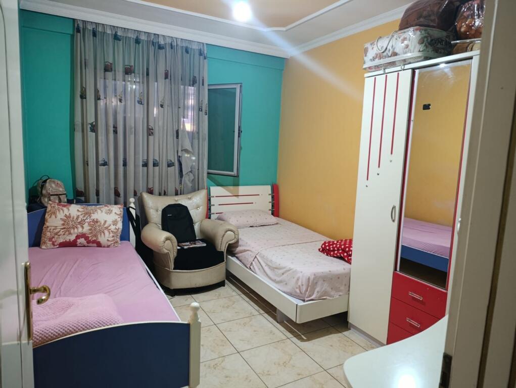 Apartament 2+1, Pallati me shigjeta!