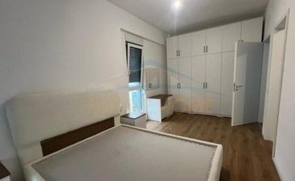 Qera, Apartament 2+1+Post Parkimi, Fresku, Tirane.
