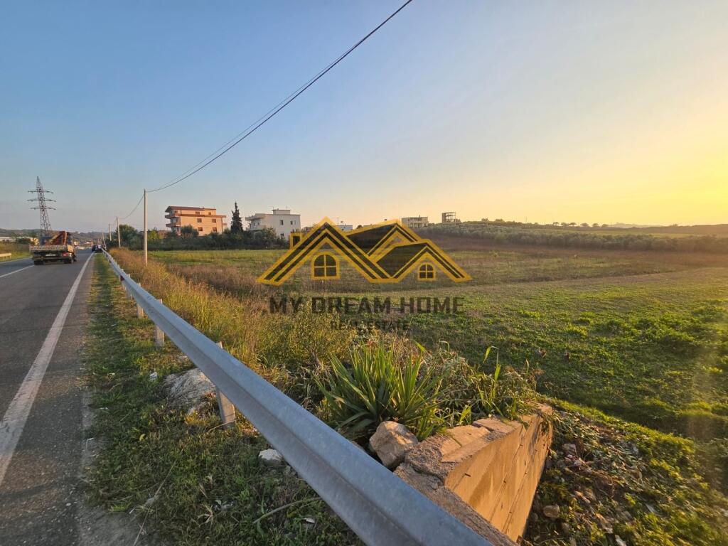 Terreno in Vendita a Manëz Vicino alla Strada !