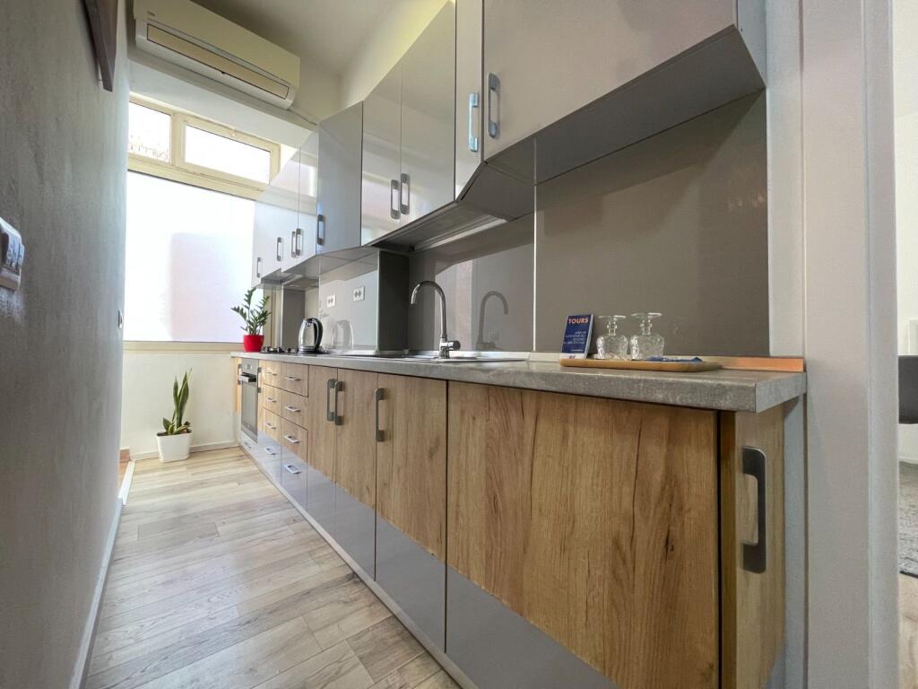 1+1 adattato, Myslym Shyri, prezzo 600 euro, e per Airbnb