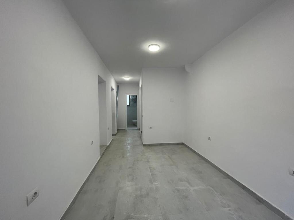 SHOP FOR RENT DINAMO STADIUM 800 EURO