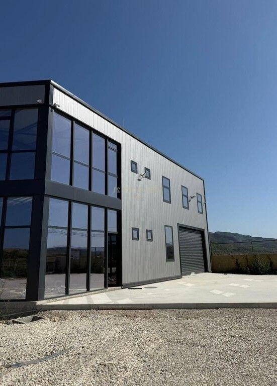 Magazzino in Vendita e Affitto.