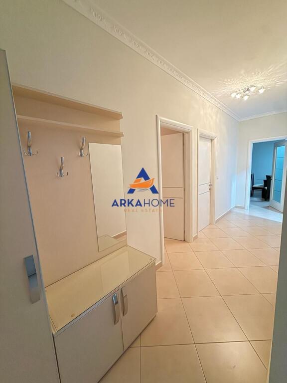 AFFITTASI APPARTAMENTO 2+1+BALCONE+DEPOSITO A UNAZA E RE 500 EURO