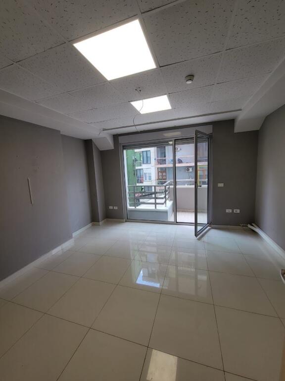UFFICIO IN AFFITTO 210 M2 BLLOK 3700 EURO FH-51531