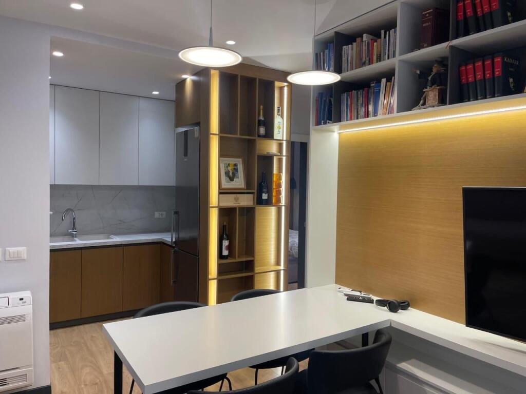 Apartament per qera 2+1+2+parkim tek Liqeni i Thate