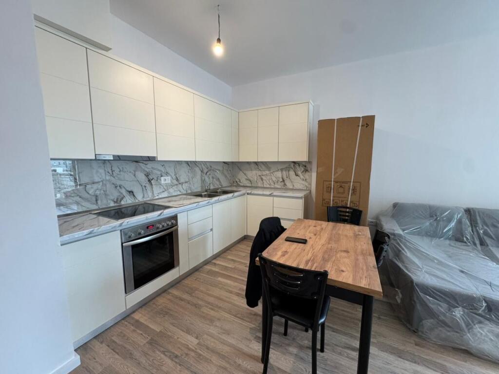 Apartament 1+1, Fusha Aviacionit!