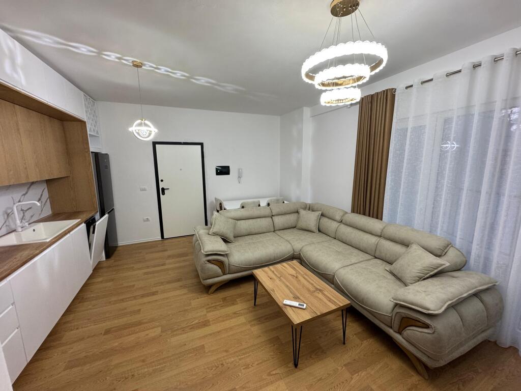 🏡 Apartament 1+1 me qira 📍 Përballë Ring Center, Zogu i Zi