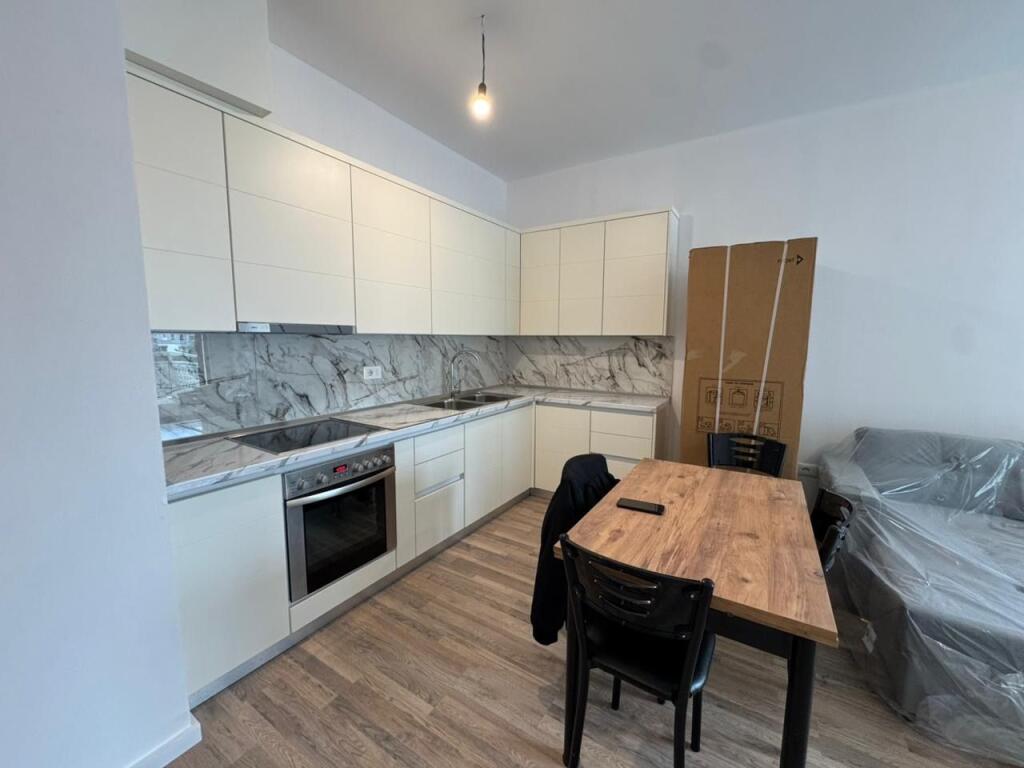 Apartament 1+1, Fusha Aviacionit!