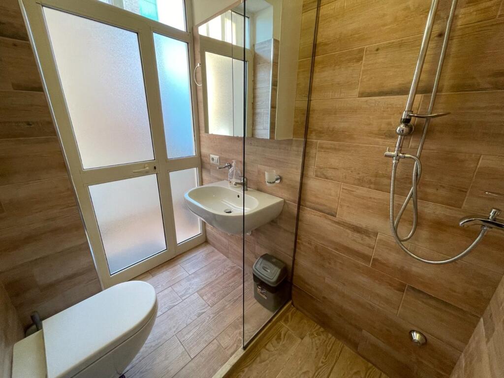 1+1 adattato, Myslym Shyri, prezzo 600 euro, e per Airbnb