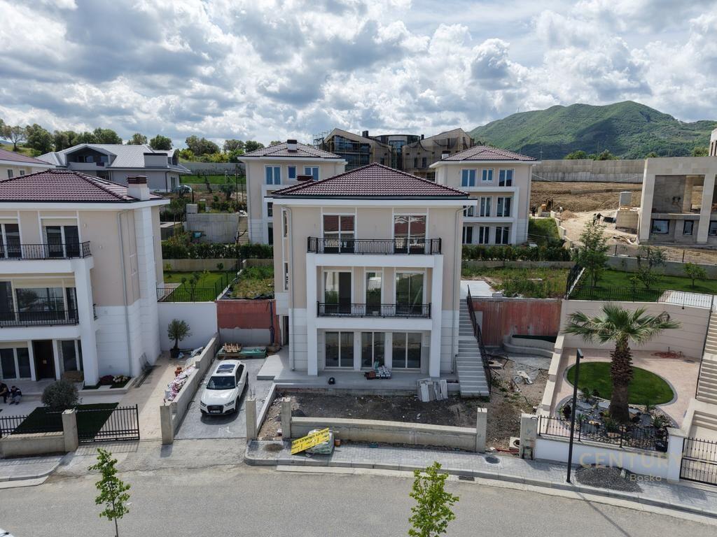 SHITET VILË – COLLINA VERDE, TEG (OKAZION)