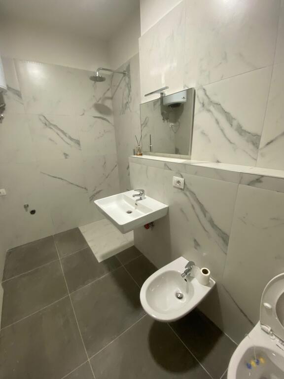 Jepet me Qira Apartament 1+1— Rruga e Kosovareve