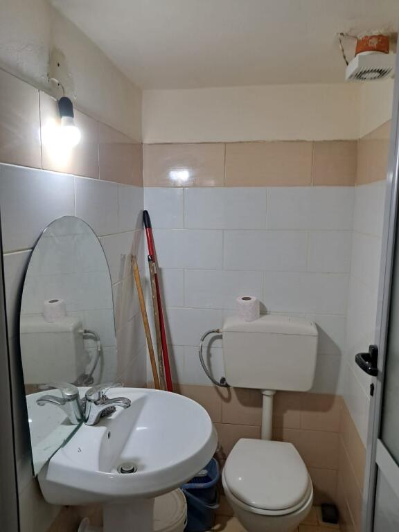 Shop for Long-Term Rent - Cole, Vlore