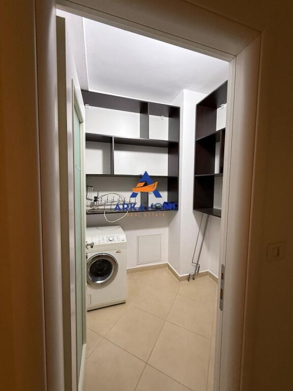 AFFITTASI APPARTAMENTO 2+1+BALCONE+DEPOSITO A UNAZA E RE 500 EURO