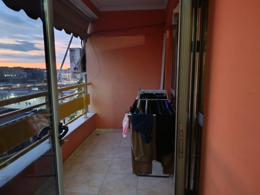 Apartament 2+1, Pallati me shigjeta!
